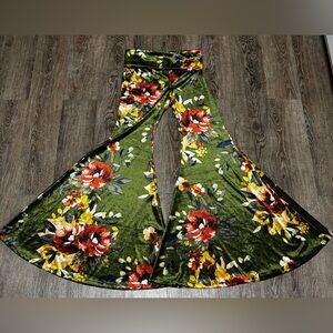 NWOT! Kantha Bae Floral Velvet Extreme Bells